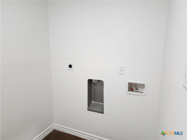 Building Photo - 546 Lost Trl Unit B