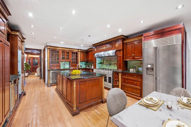 Photo - 313 W 71st St