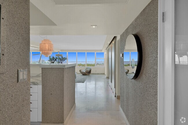 Building Photo - 5600 Collins Ave Unit # 16S Rental