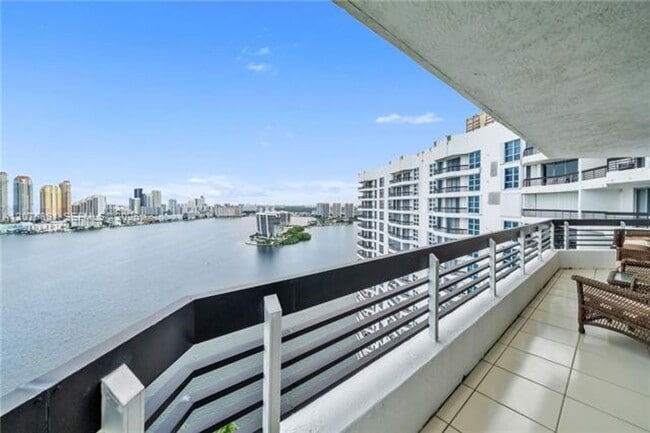 3530 Mystic Pointe Dr