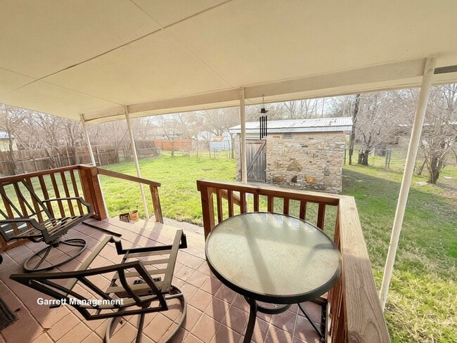 Photo - Spacious 5 Bedroom, 3 bath