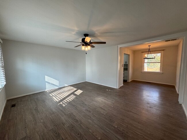 Photo - 906 Foley Dr