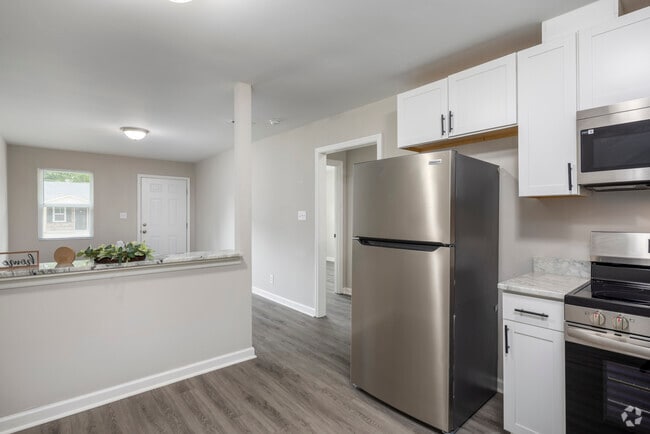 3BR, 1.5BA - 996SF - Kitchen - Laurens Street Station