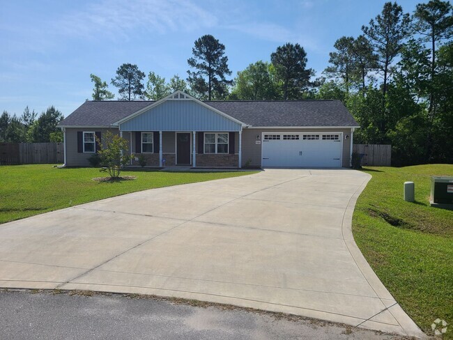 Building Photo - 3 Bedroom, 2 bath home in the Bridgeport C...