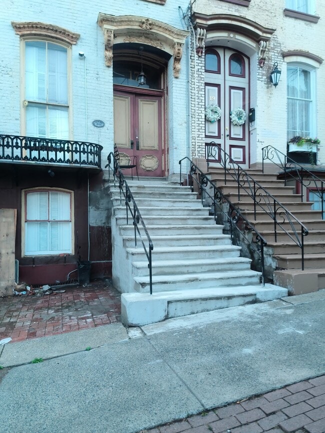 Building Photo - 17 Ash Grove Pl