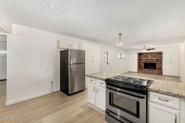 Photo - 220 E McKinley St