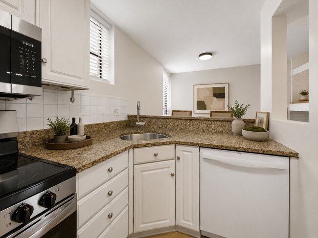 Photo - 636 W Webster Ave Unit 304