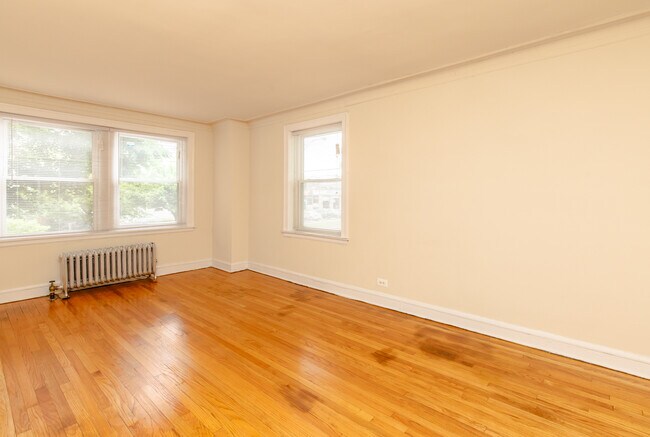 Photo - 6754 N Hermitage Ave Unit 1