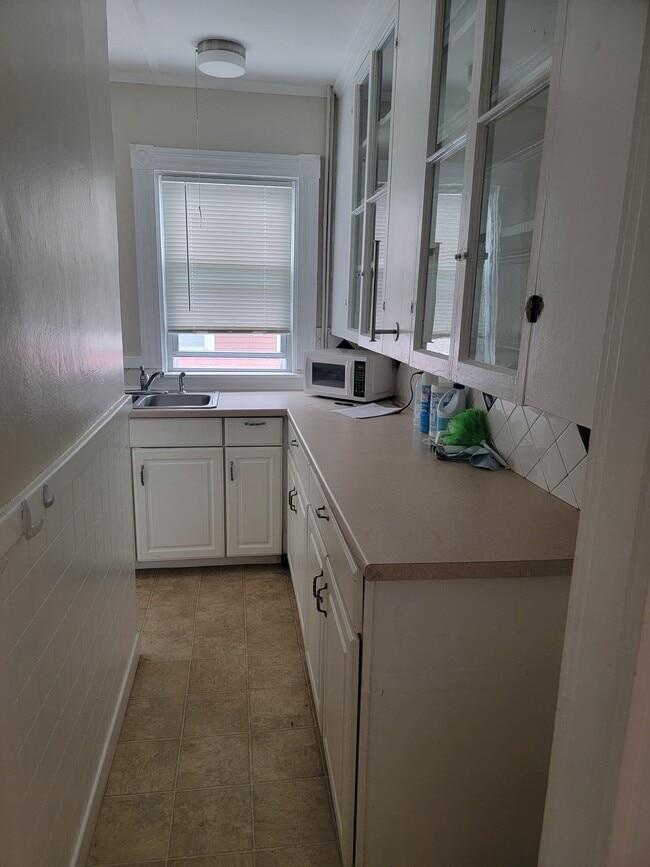 Despensa - 15 Starkey Ave Unidad Second floor