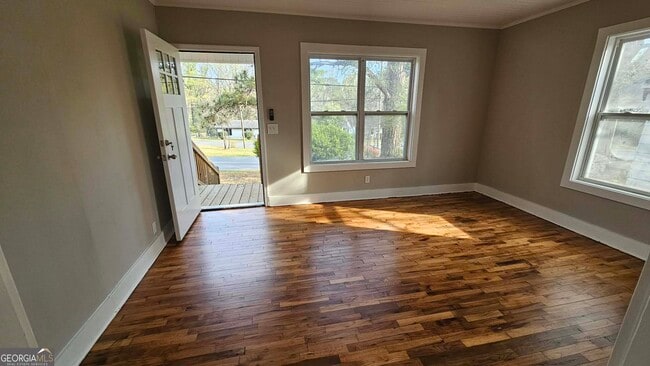 Photo - 481 W Johnston St