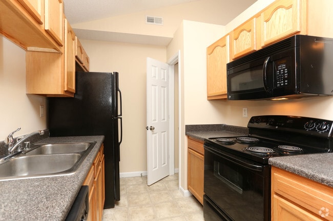 1BR, 1BA - 950 SF Vaulted Ceiling - Kitchen