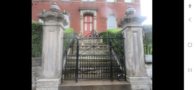 Gated entry - 337 Washington Ave Unit 4