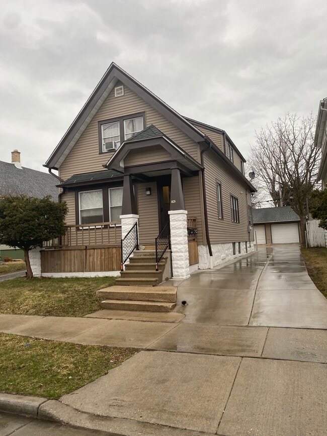 Building Photo - 1628 S 18th St Unit B Rental