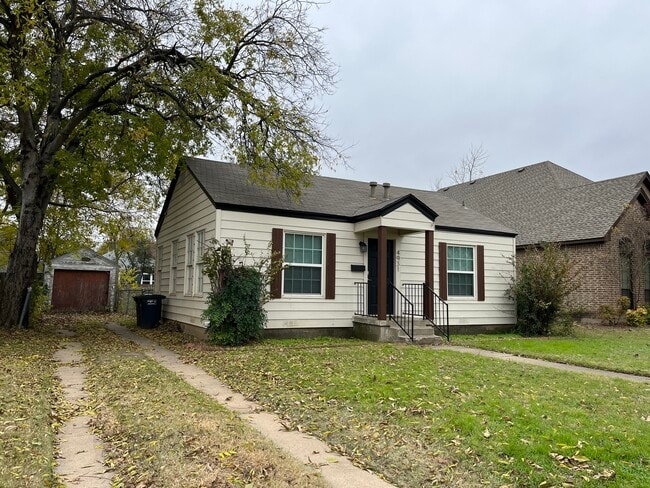 Building Photo - 4931 Pershing Ave Rental
