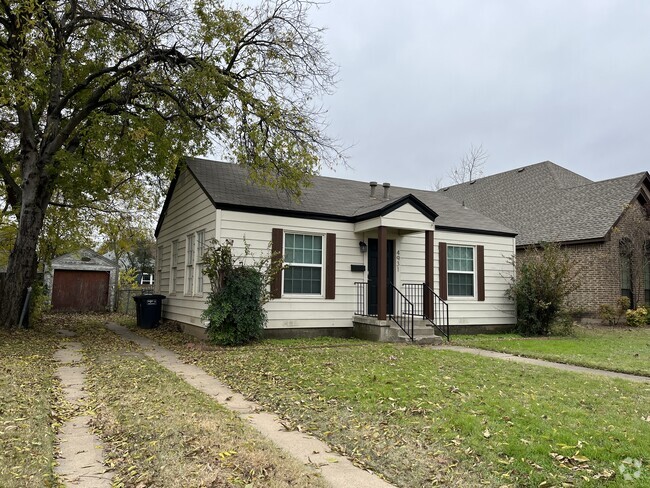 Building Photo - 4931 Pershing Ave Rental