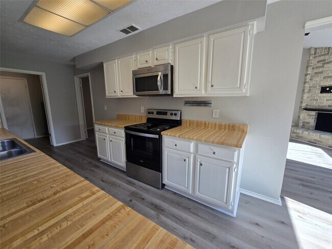 Photo - 22027 Rockgate Dr