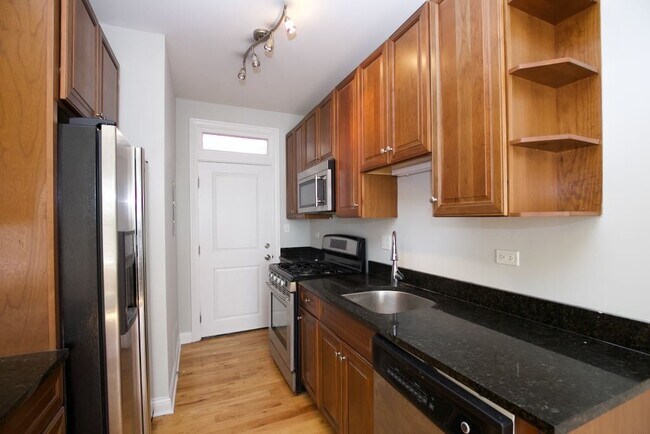 Photo - 726 W Addison St Unidad S3
