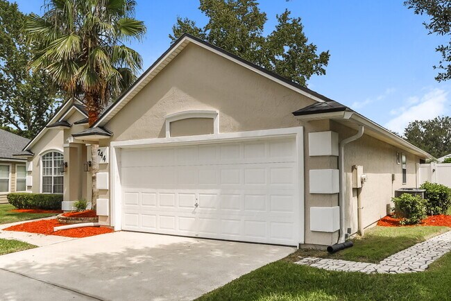 Photo - 744 E Cumberland Ct