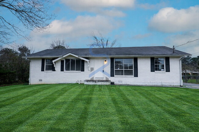 Building Photo - Move in before January 31st and choose your reward: a $250 Amazon Gift Card or a 55" Smart TV!