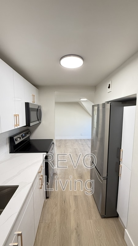 Photo - 4587-4587 Ryerson Crescent Unit 3