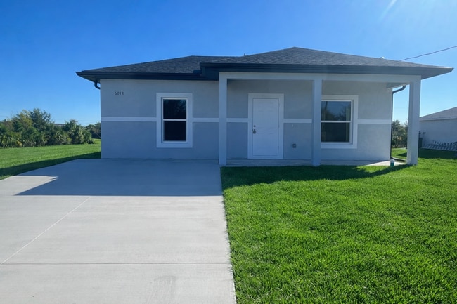 Building Photo - Brand New house in Lehigh Acers 2 Bedrooms 2 baths and 1 car garage