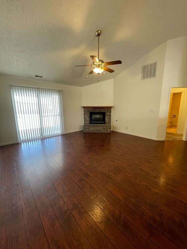 Photo - 2126-2128 Cliburn Road--TBROS Unidad 2128 Cliburn Road