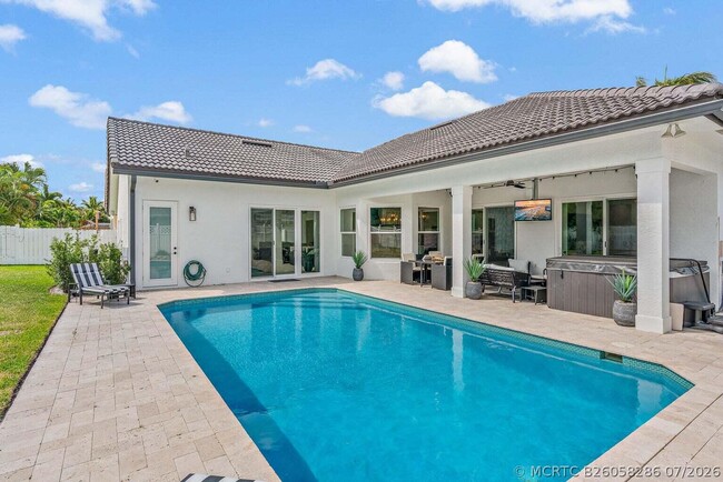 596 N Cypress Dr