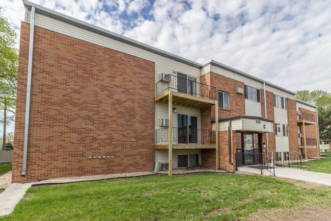 Village Pointe Exterior - Village Pointe Apartments
