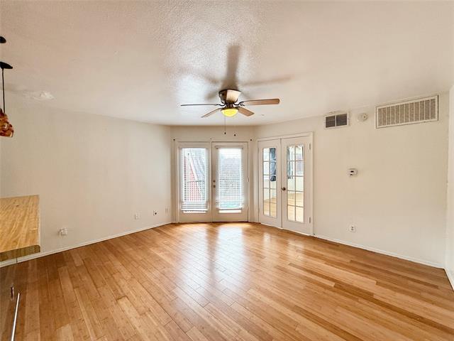 Photo - 9839 Walnut St