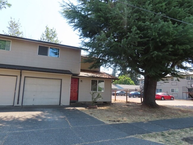 Building Photo - 219S40th - FH Unit 221s40th