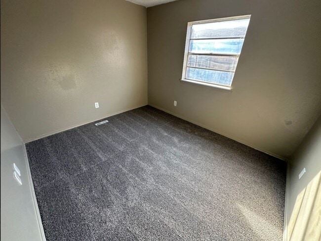 Photo - 4 Bed 2 Bath Available!