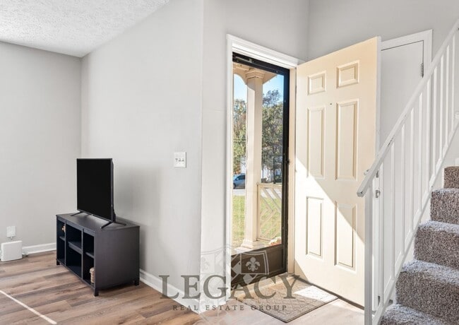 Photo - 748 Lake Terrace Dr