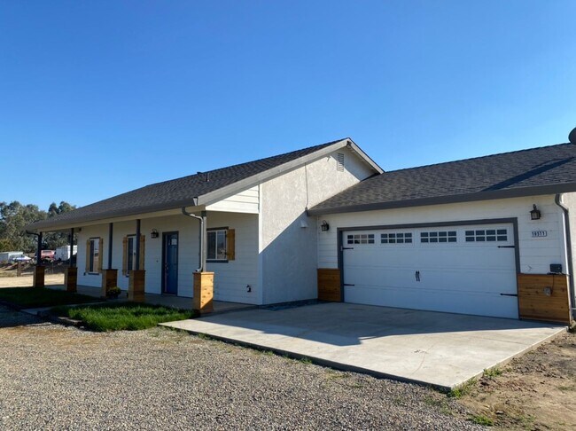 Photo - Country property located in Hilmar!