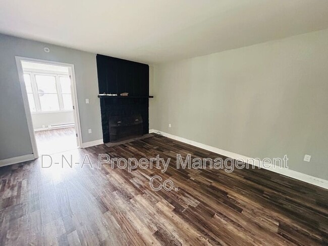 Photo - 355 E Brown St