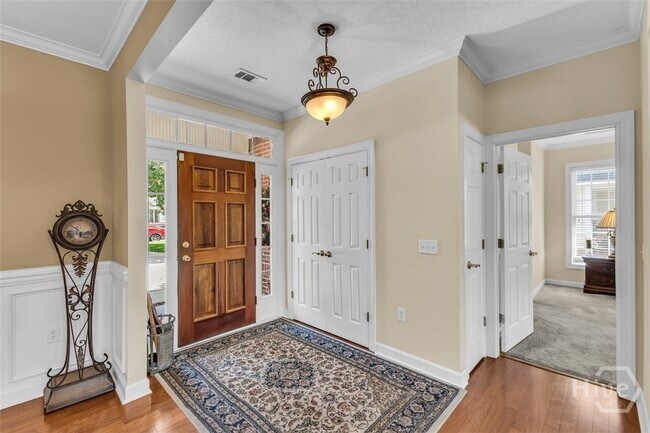 Photo - 109 Southernwood Pl