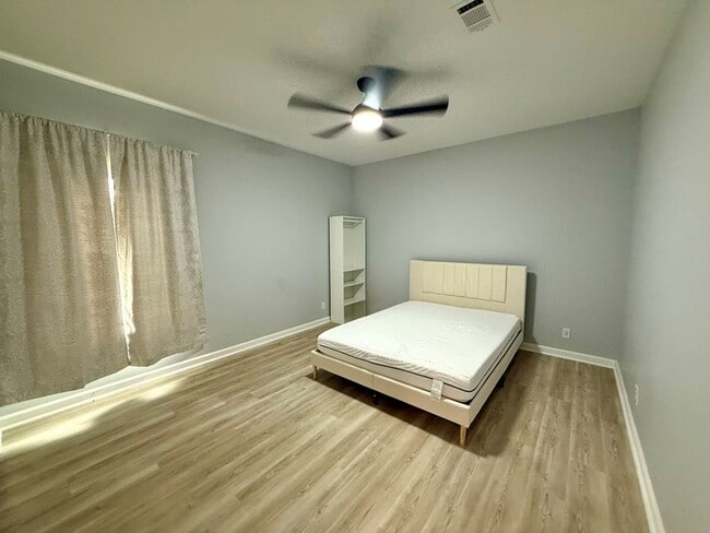 Photo - 219 Overcup Dr
