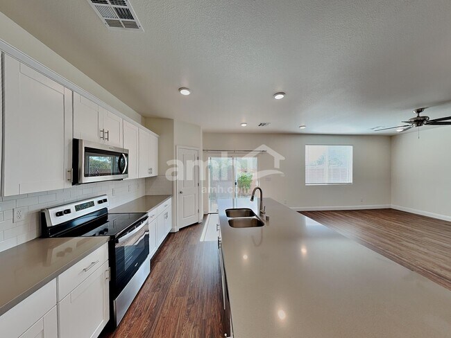 Photo - 707 Terrain Star Ave