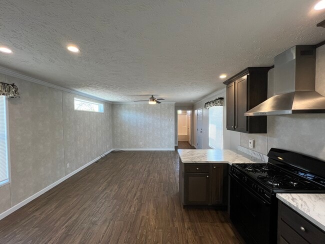 Photo - 16190 Normandy St
