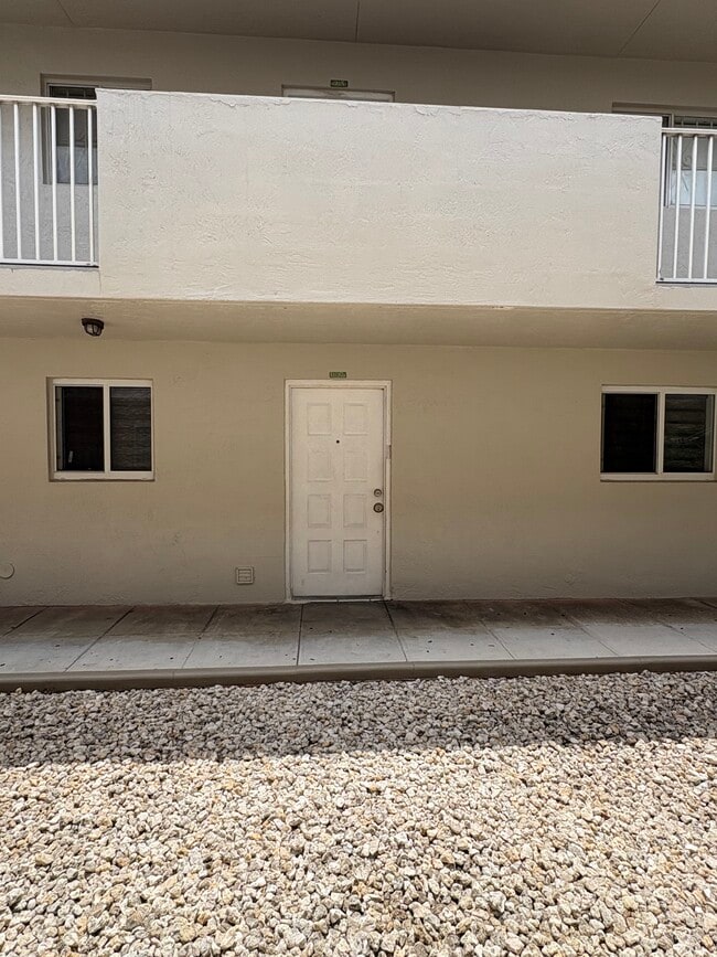 Building Photo - 2925 W 80th St Unit 109