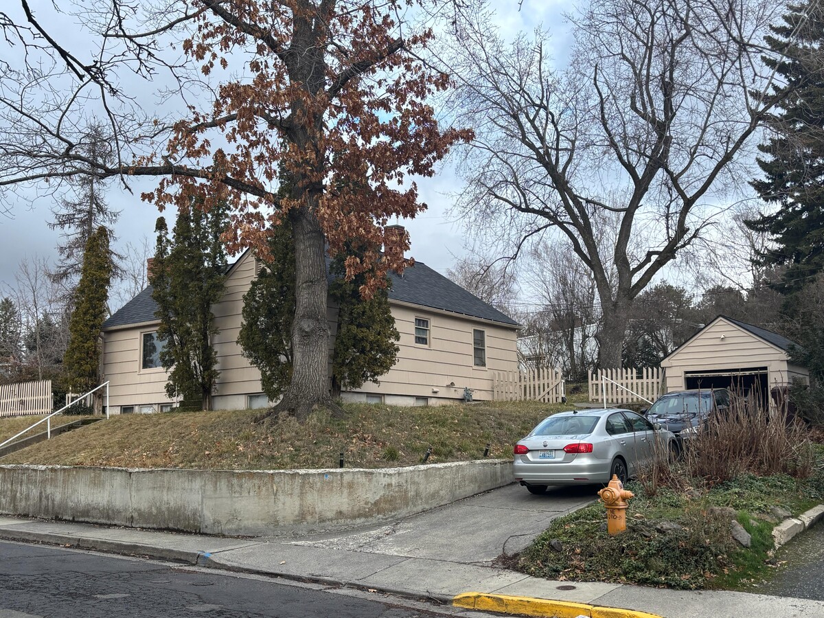 Photo - 1040 NE Duncan Ln