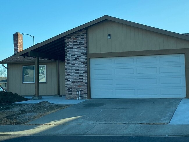 Building Photo - COMING SOON - Wonderful 4 bedroom/2 bath house - Updated throughout!