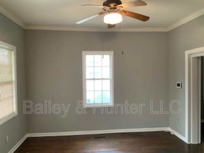 Photo - 486 E Ontario Ave SW