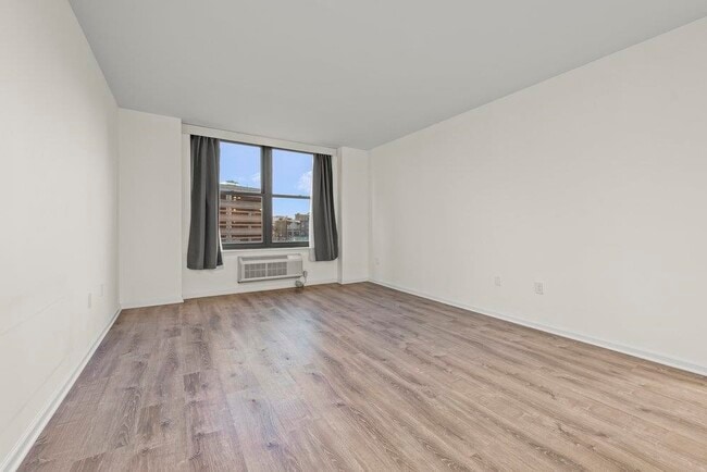 Photo - 102 Christopher Columbus Dr Unit 303