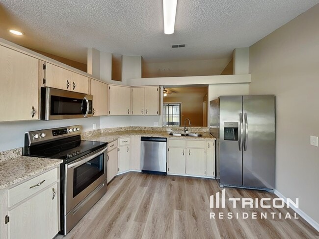 Photo - 461 Taylorville St