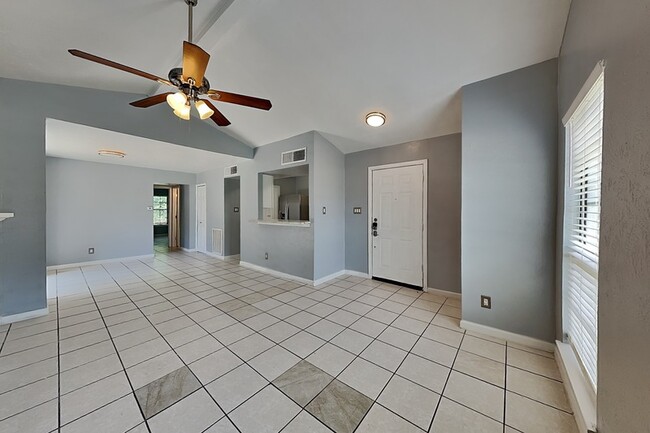 Photo - 420 Dollins St