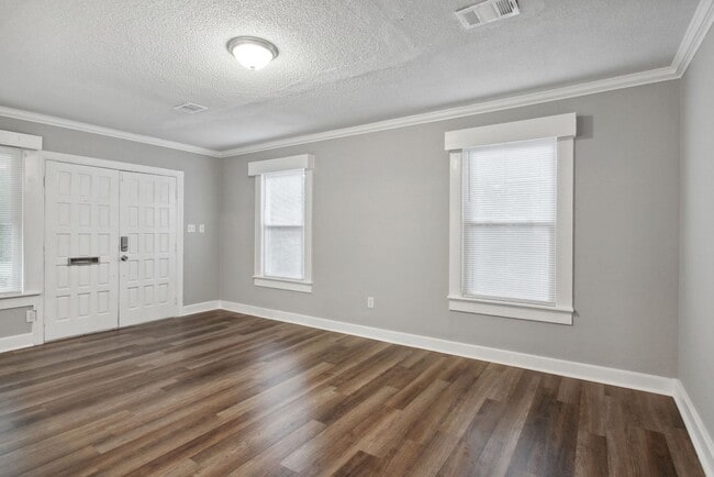 Photo - 3BR/2BA Downtown House Walking Distance to Forsyth Park and Daffin Park