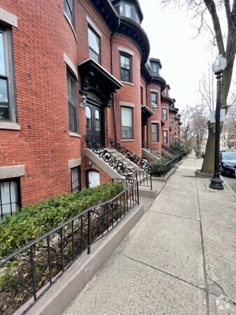 Building Photo - 93 E Brookline St Unit 2 Rental