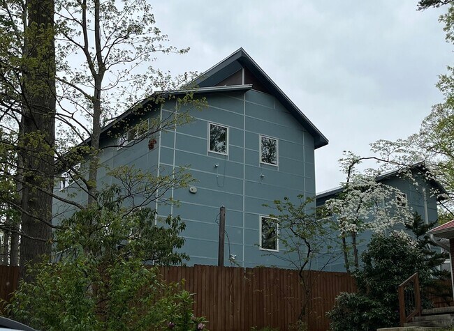 82 Wood Ave