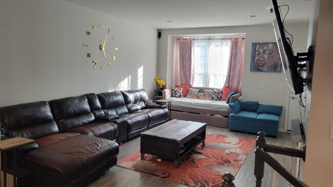 Photo - 45 Nicholas Dr W