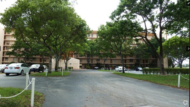 Building Photo - 14623 Bonaire Blvd Unit 605 Rental